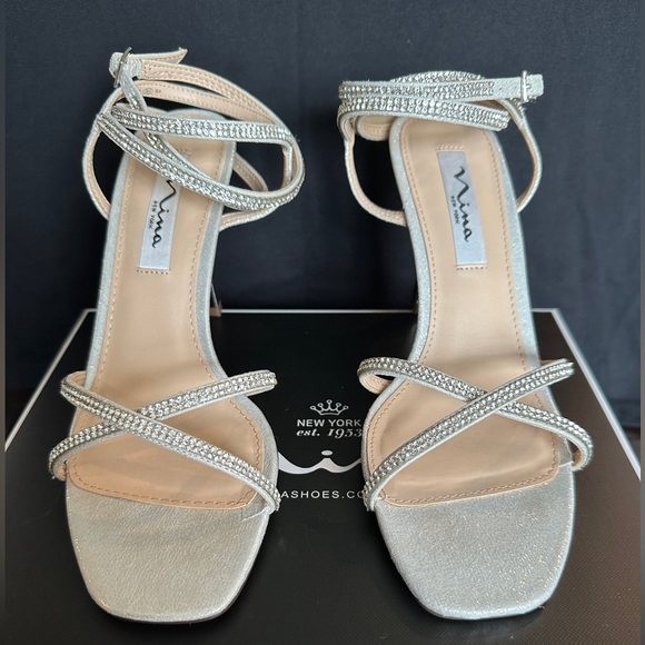 *New, never worn* Nina Denise strappy heels in “True Silver Reflective” size 7 - Picture 3 of 7